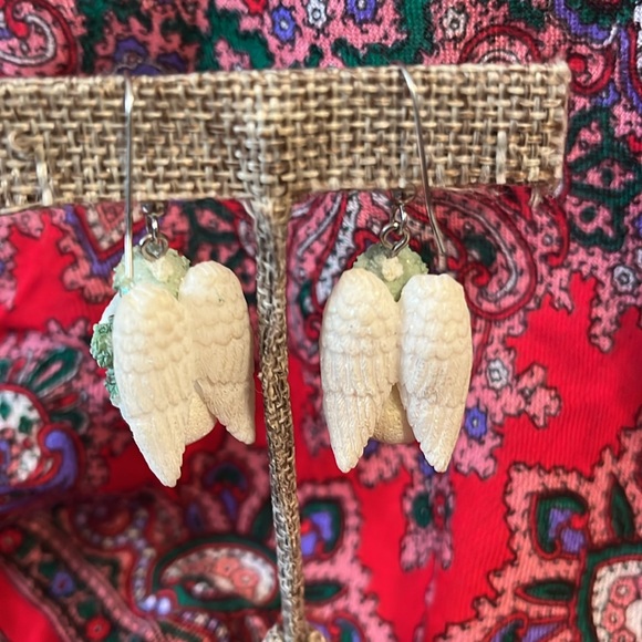 Angel Snowman earrings on silver tone shepherds hooks, like new - Picture 5 of 6